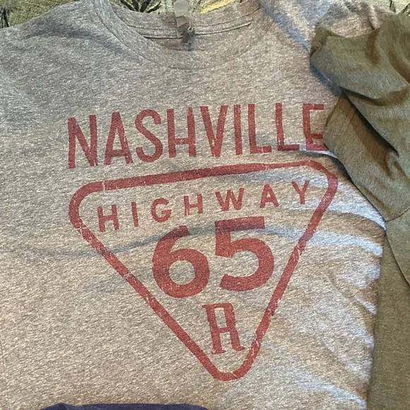 LAST CHANCE - GONE END OF MARCH Travel T-Shirt Bundle Size Small Assortment - Picture 3 of 7